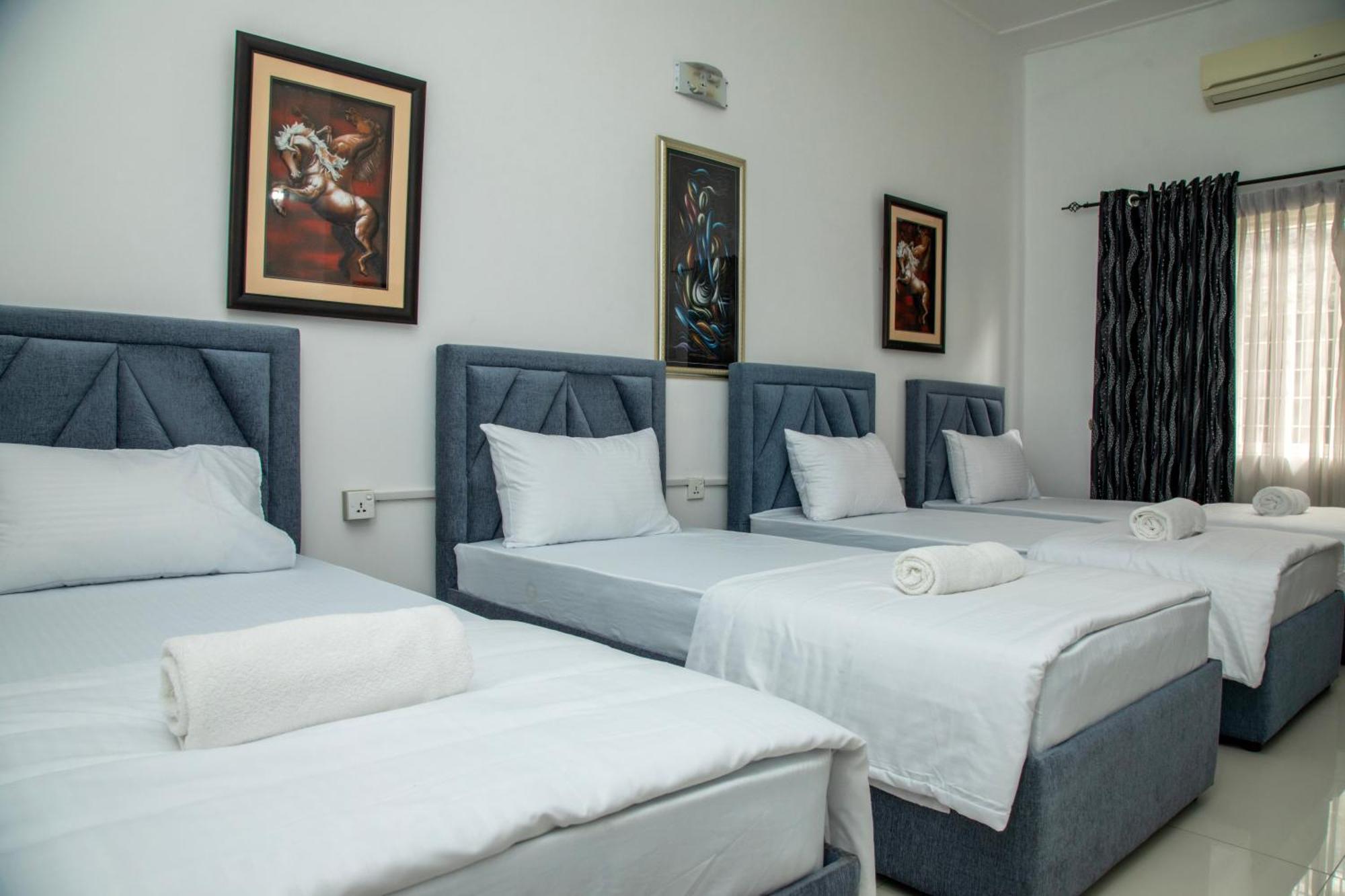 Funk Bunks - By The Lake Kandy Exterior photo